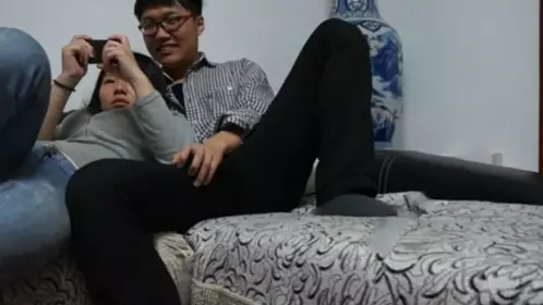 小妹与男友在家各种姿势做口活，技术是真心不错