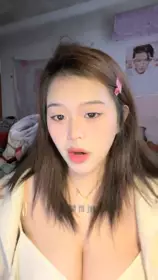 奶控福利，全网最大奶子甜甜甜甜圈来了，就问各位大哥，这奶子大不大 (1)